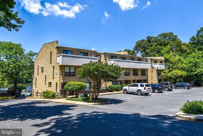 Building Photo - 308 Forbes St