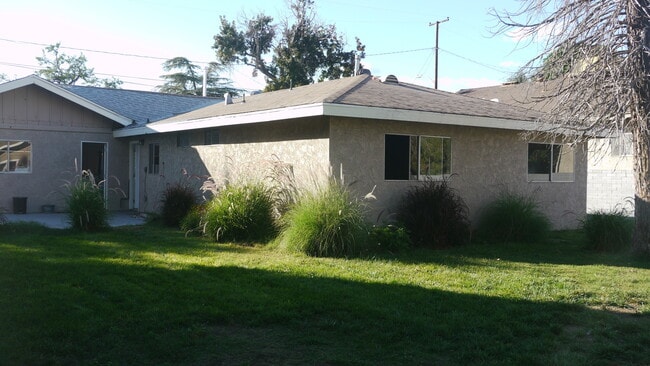 Building Photo - Charming 3-Bedroom Home with Upgraded Kitc...