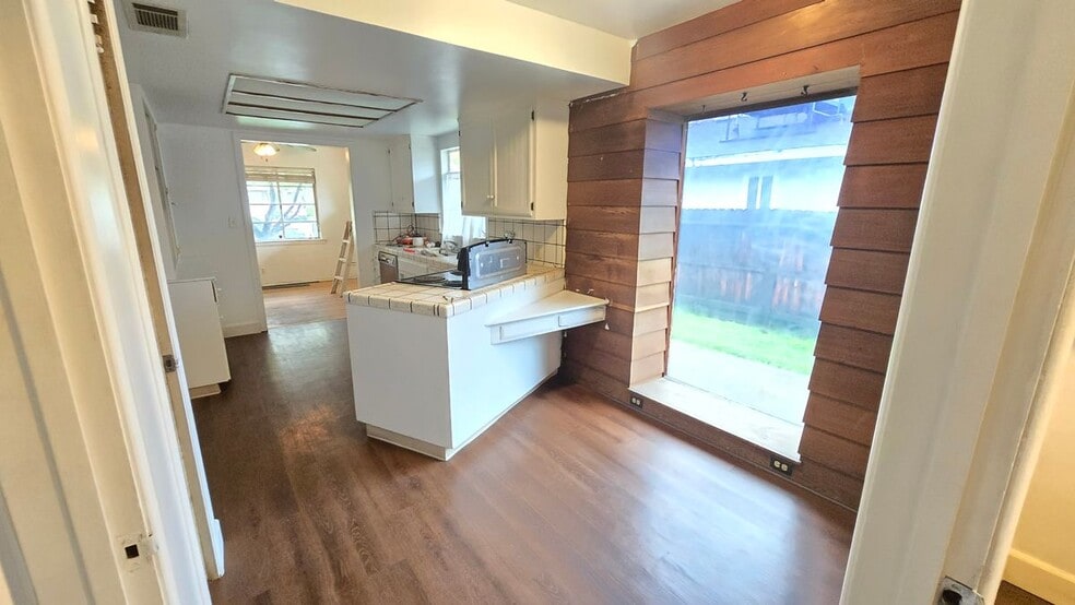 Building Photo - 1235 W Dayton Ave