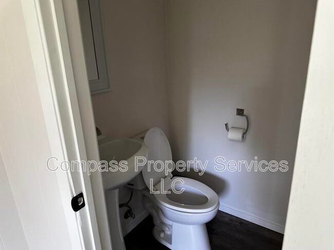 Building Photo - 201 Waters St