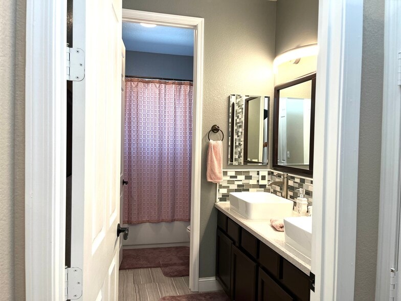 Building Photo - 7729 Villa Gabriela Ave