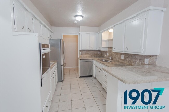 Building Photo - 1127 Berwyck Dr
