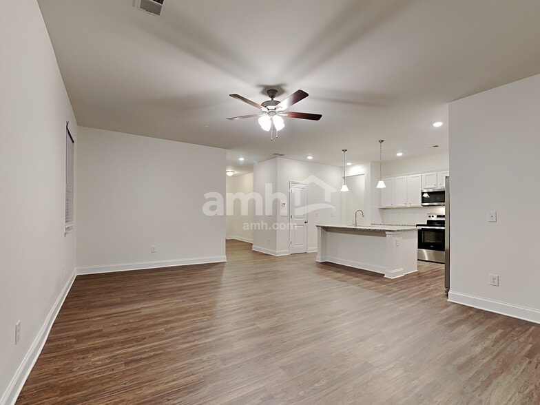 Building Photo - 5065 Hudson Vly Dr
