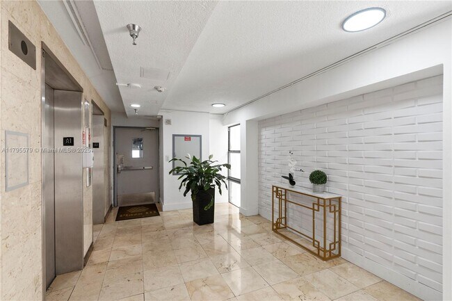 Building Photo - 17011 N Bay Rd