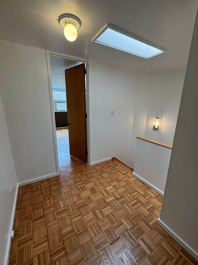 Building Photo - 5140 S Dorchester Ave