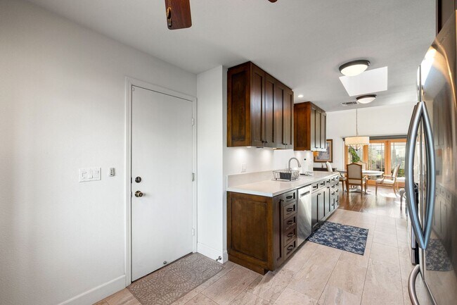 Building Photo - Luxury Golf Course Retreat in Indian Wells