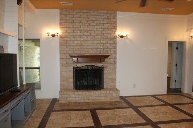 Building Photo - 514 Rozelle Ave