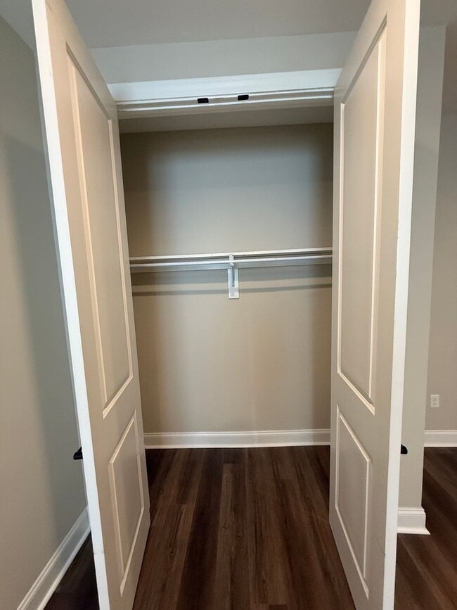 Building Photo - Park West