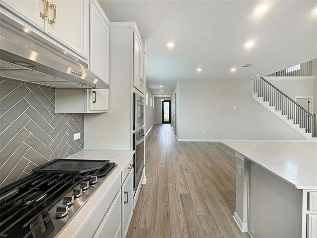 Building Photo - 2529 Roosevelt Rd