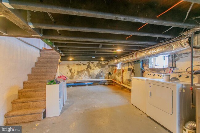 Building Photo - 152 Tree St