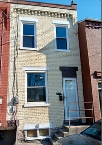 Building Photo - Charming 3BR Townhouse in Cabbage Hill