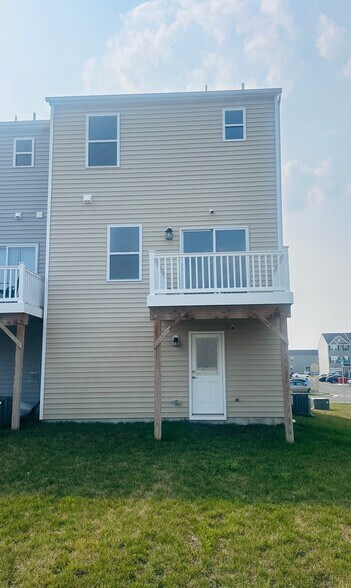Building Photo - 61 Zander Rd