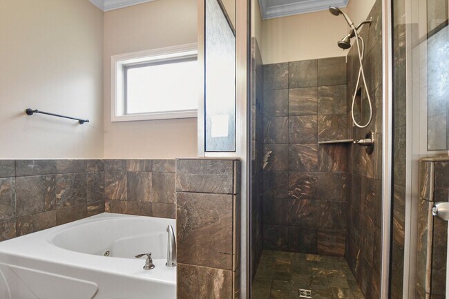 Building Photo - Pet Friendly Three Bedroom with Bonus!