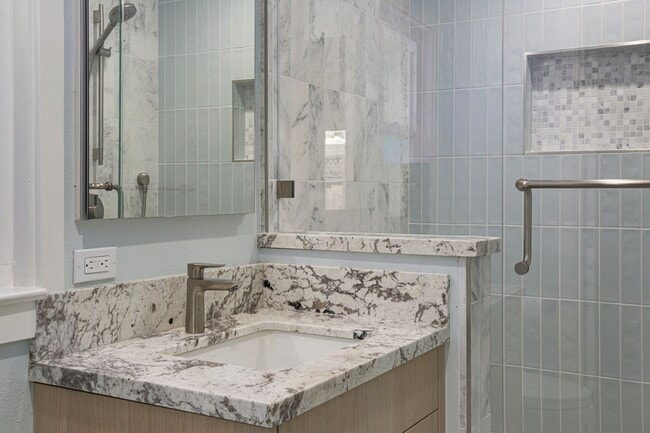 Building Photo - FULLY RENOVATED 3 BEDROOM, 2 BATHROOM IN E...