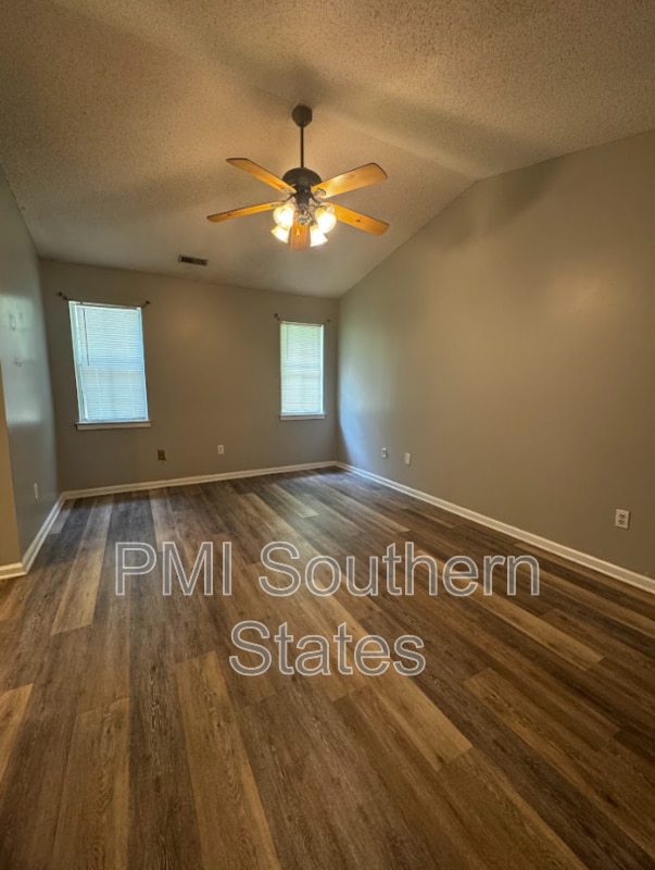 Building Photo - 100 Clear Lake Dr