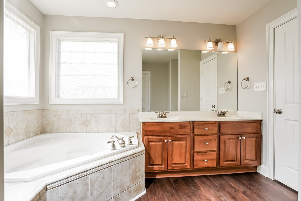 Building Photo - 476 Winding Oak Way