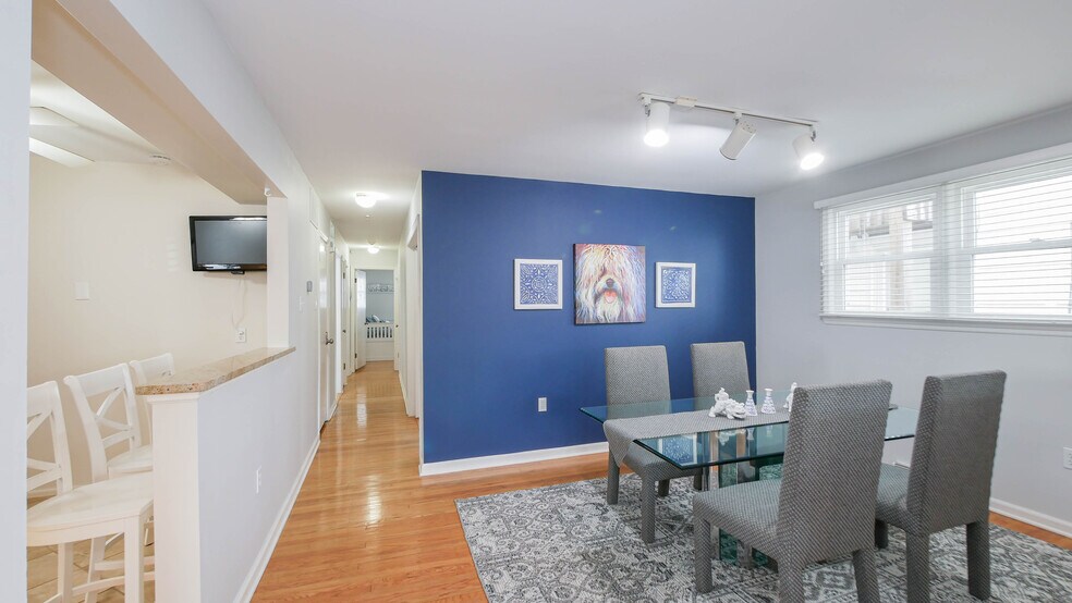 Building Photo - 6903 Ventnor Ave