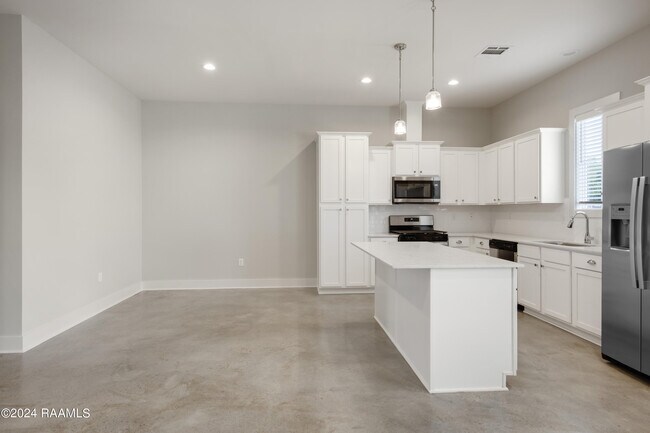 Building Photo - 107 Satsuma Dr