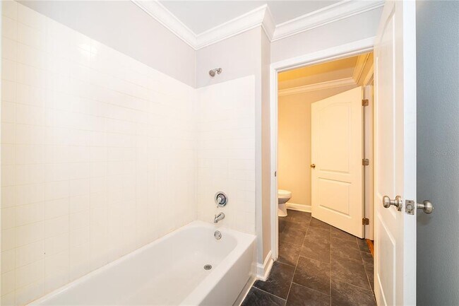 Building Photo - 2007 Dixie Belle Dr