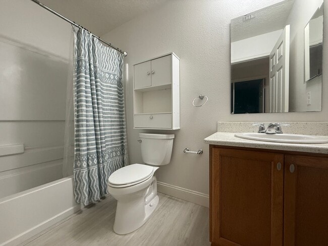 Building Photo - Grande Champion Community! BEAUTIFUL 3 Bed...