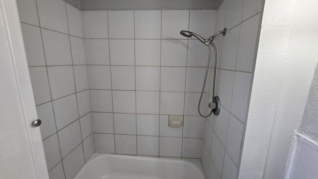 Building Photo - 323 Claremont Ave