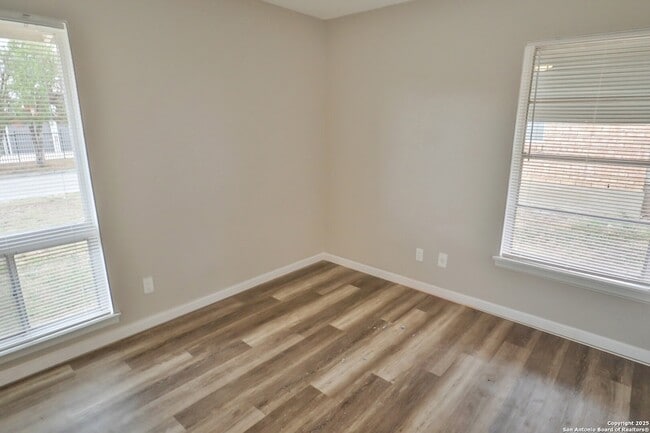 Building Photo - 117 Brettonwood Dr