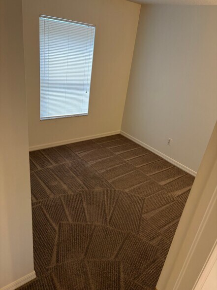 Building Photo - 4401 Longshore Dr