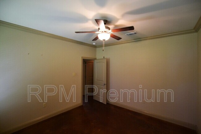 Building Photo - 4836 Rollins Rd