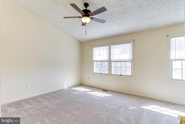 Building Photo - 6388 New Haven Ct