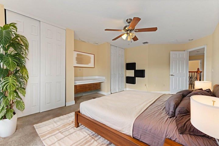 Building Photo - 9942 Shepard Pl