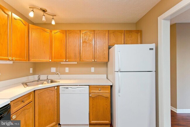 Building Photo - 117 1 Brookland Terrace