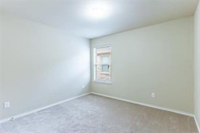 Building Photo - Single-family beautiful home has 5 bedroom...