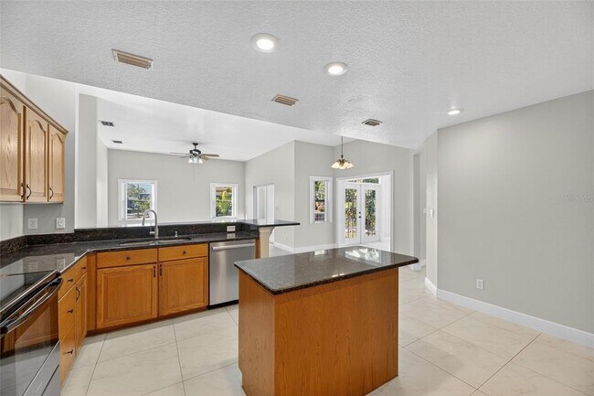 Building Photo - 172 Lake Shore Dr W