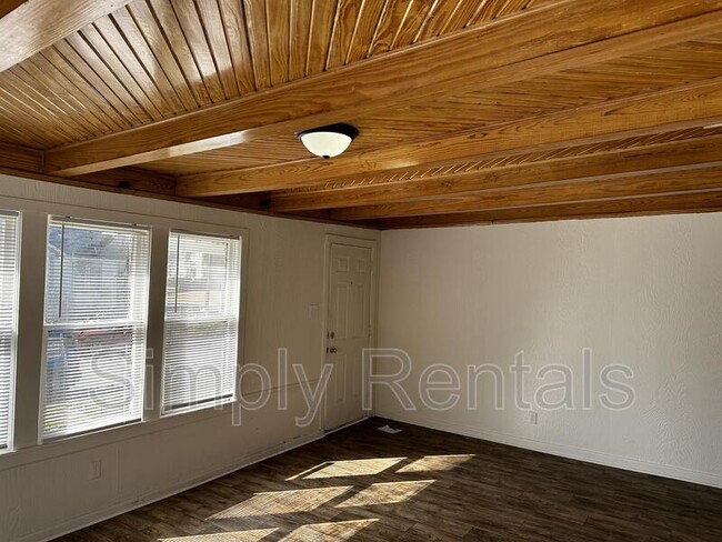Building Photo - 1406 Sycamore St