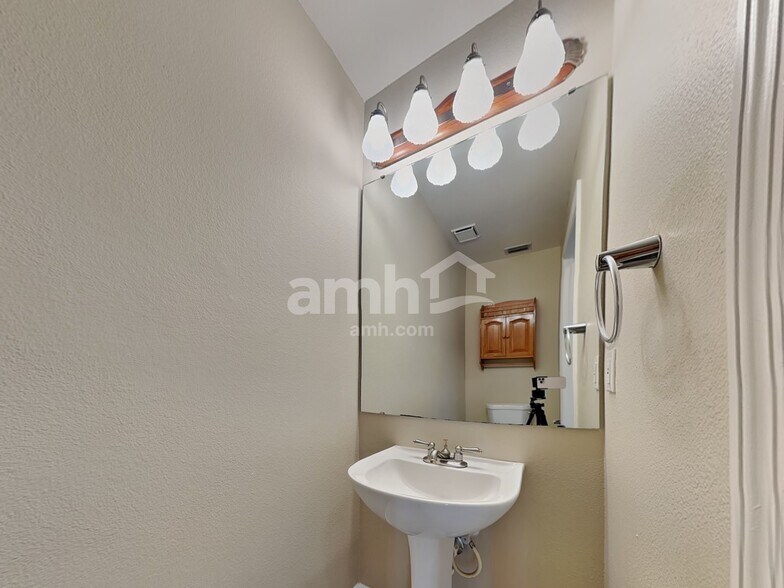 Building Photo - 138 Pine Isle Dr