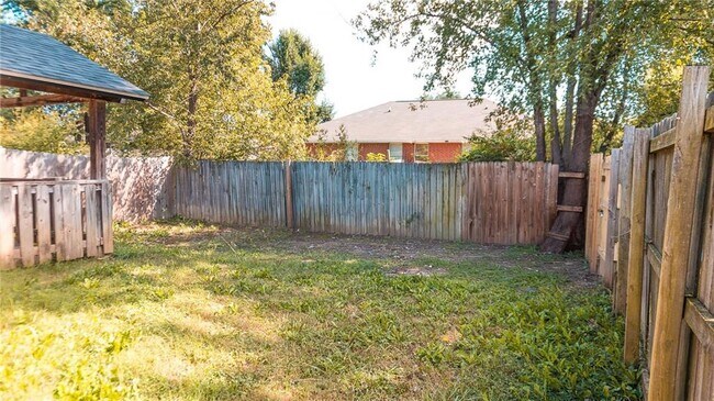 Building Photo - 2571 Mia Pl
