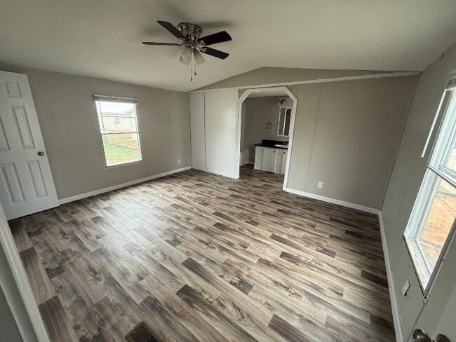 Building Photo - 80 Redwood Ln