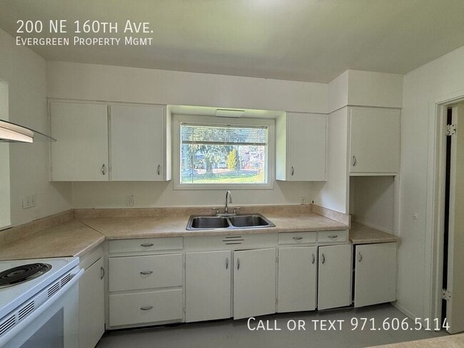 Building Photo - 200 NE 160th Ave