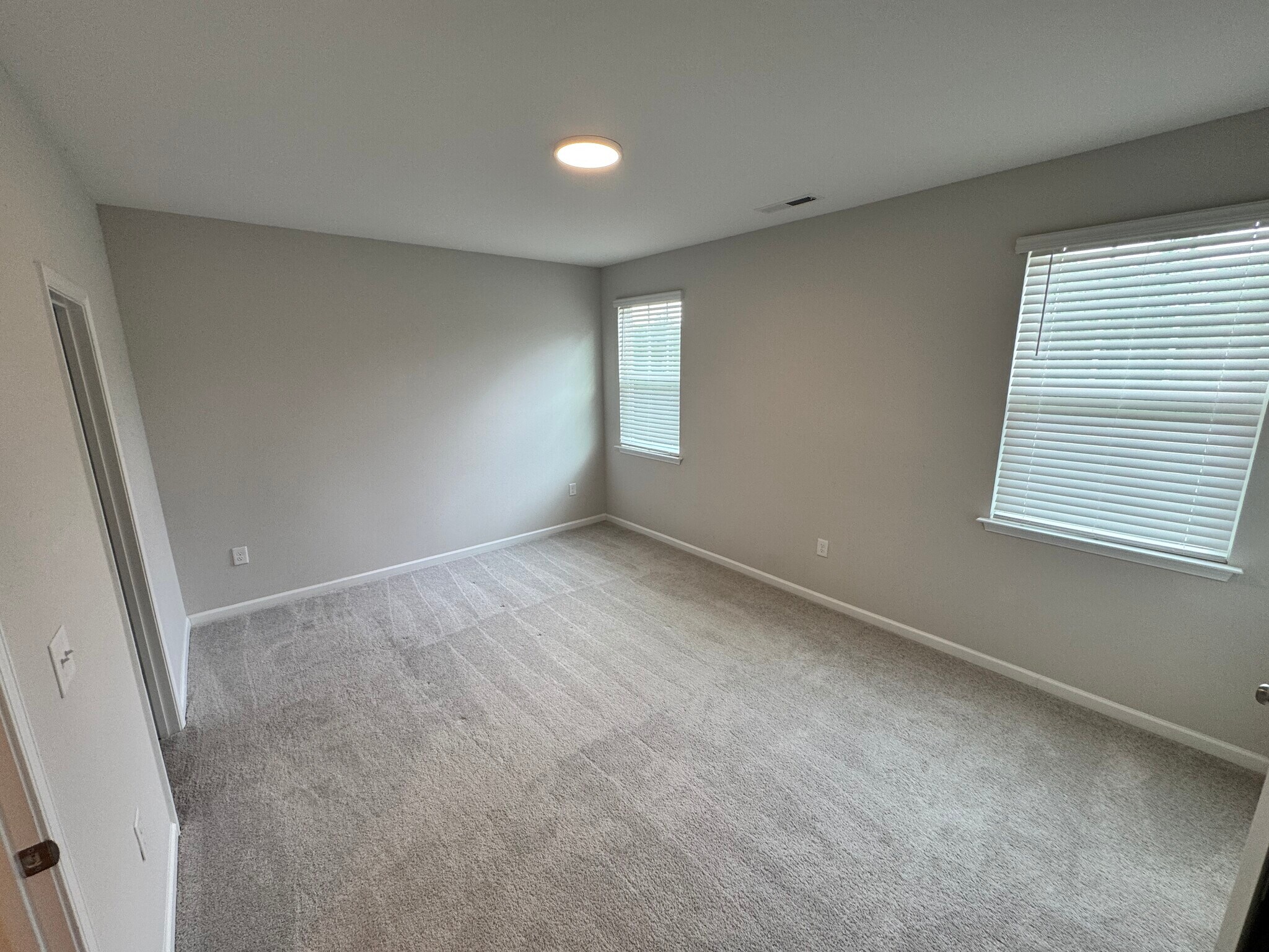 Building Photo - 1049 Manorhaven Dr
