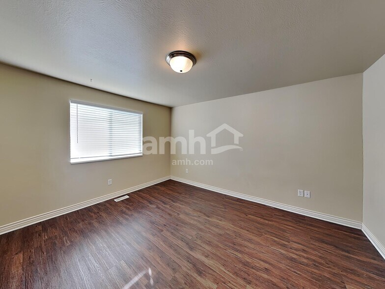 Building Photo - 856 E 2150 S