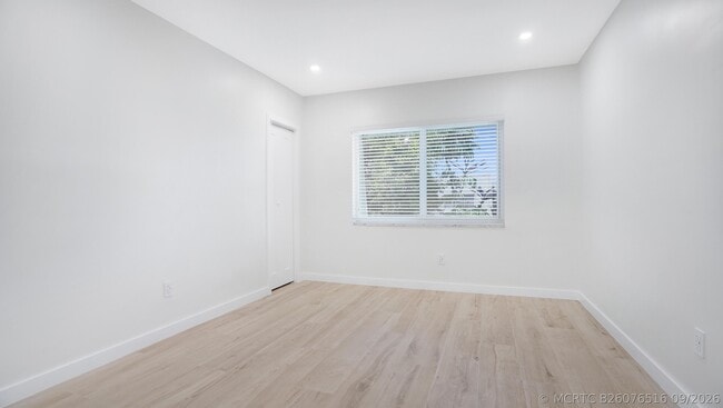 Building Photo - 701 S Royal Poinciana Blvd