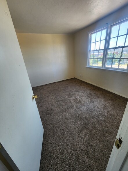 Building Photo - 1417 NW Carden Ave