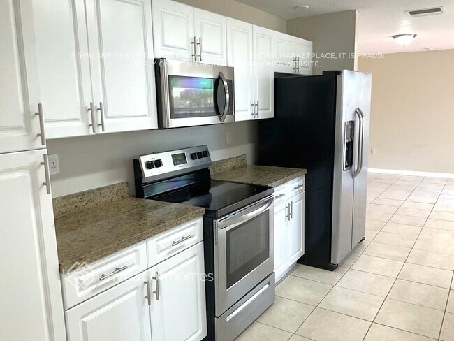 Building Photo - 9760 SW 9th Ct