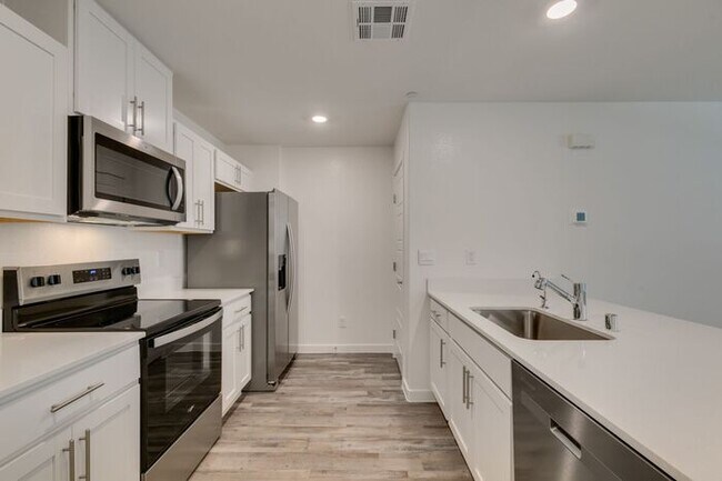 Building Photo - Beautiful New 3 Bed / 2.5 Bath Townhome 89178