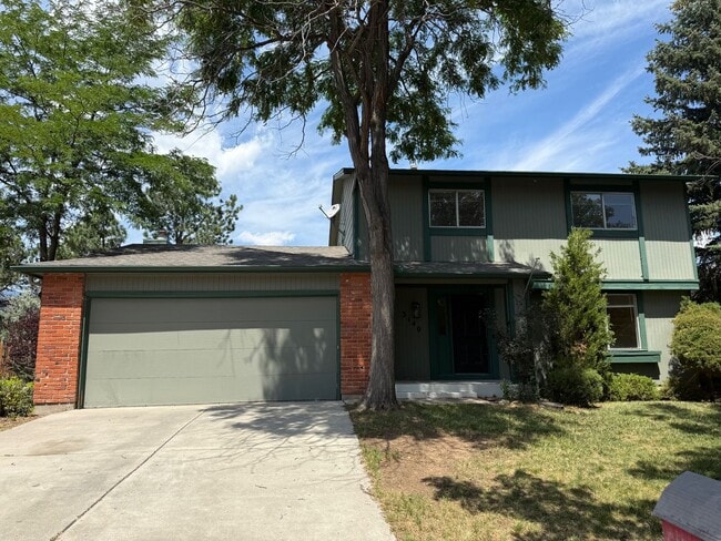 Primary Photo - Stunning Cheyenne Mountain 4 Bedroom Home