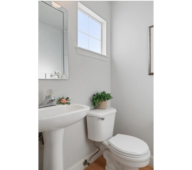 Building Photo - Welcome to this beautiful 3-bedroom, 2.5-b...