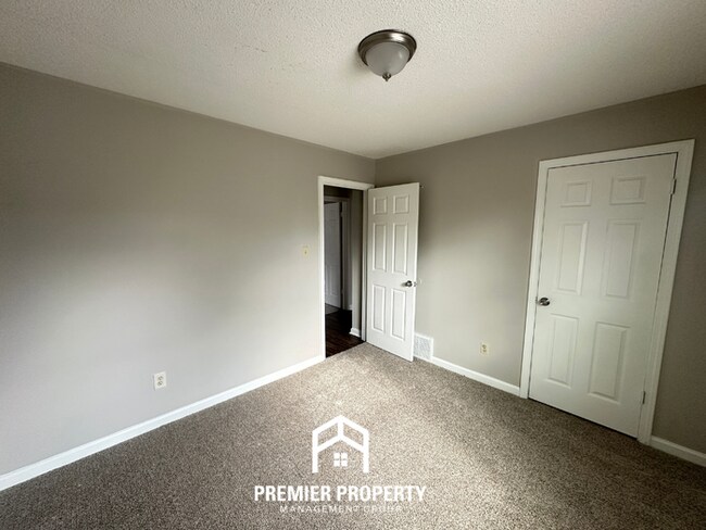 Building Photo - Charming 3BR/2BA Memphis Home with Vaulted Ceilings, Fireplace & Fenced Yard