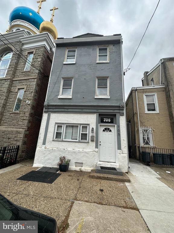 Building Photo - 705 N 5th St