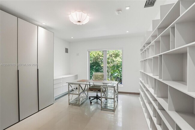 Building Photo - 9301 N Bayshore Dr