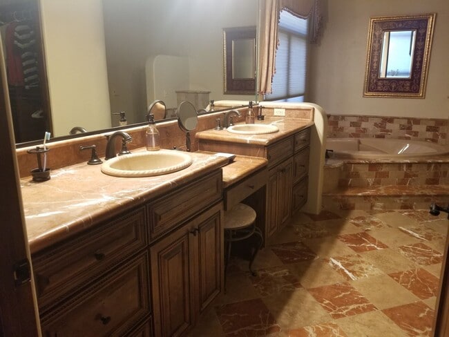 Building Photo - Winter Furnished Rental